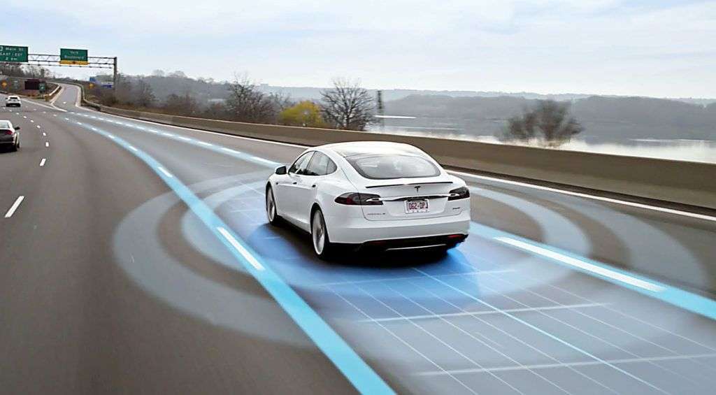 Image montrant une tesla autonome